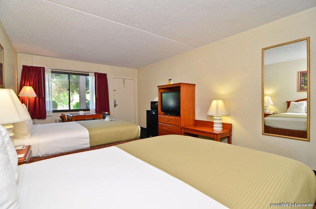 Best Western Crossroads Inn Дефьюниак-Спрингс Номер фото