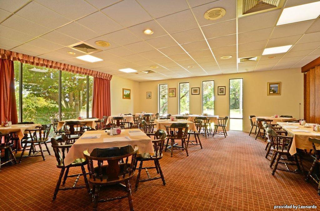 Best Western Crossroads Inn Дефьюниак-Спрингс Ресторан фото