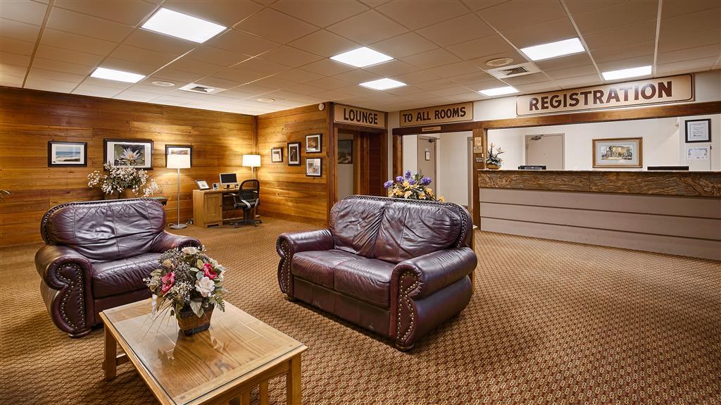 Best Western Crossroads Inn Дефьюниак-Спрингс Интерьер фото