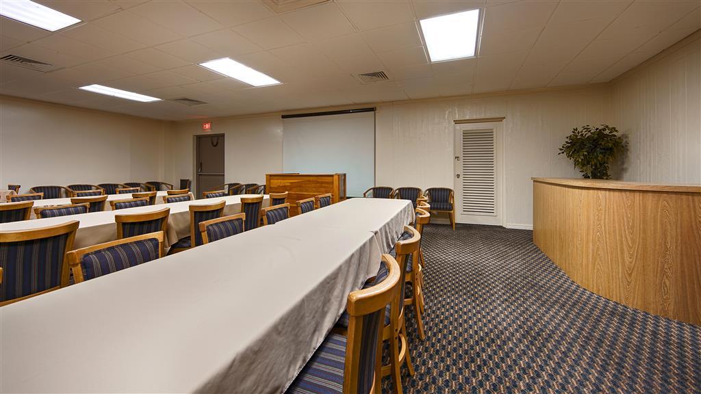 Best Western Crossroads Inn Дефьюниак-Спрингс Удобства фото