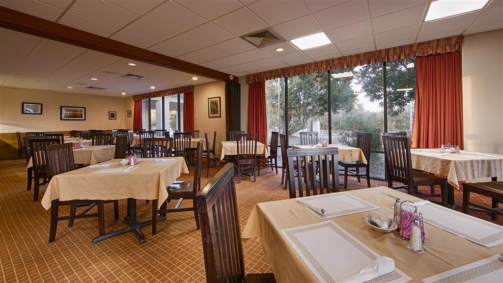 Best Western Crossroads Inn Дефьюниак-Спрингс Ресторан фото