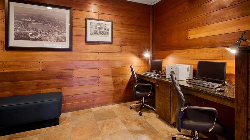 Best Western Crossroads Inn Дефьюниак-Спрингс Экстерьер фото