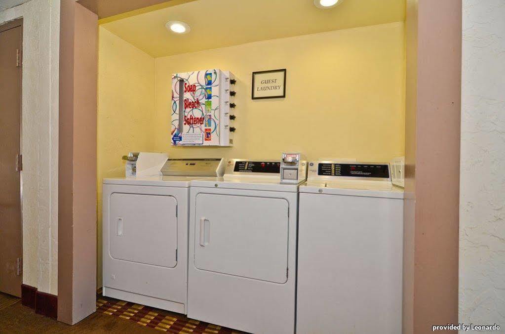 Best Western Crossroads Inn Дефьюниак-Спрингс Удобства фото