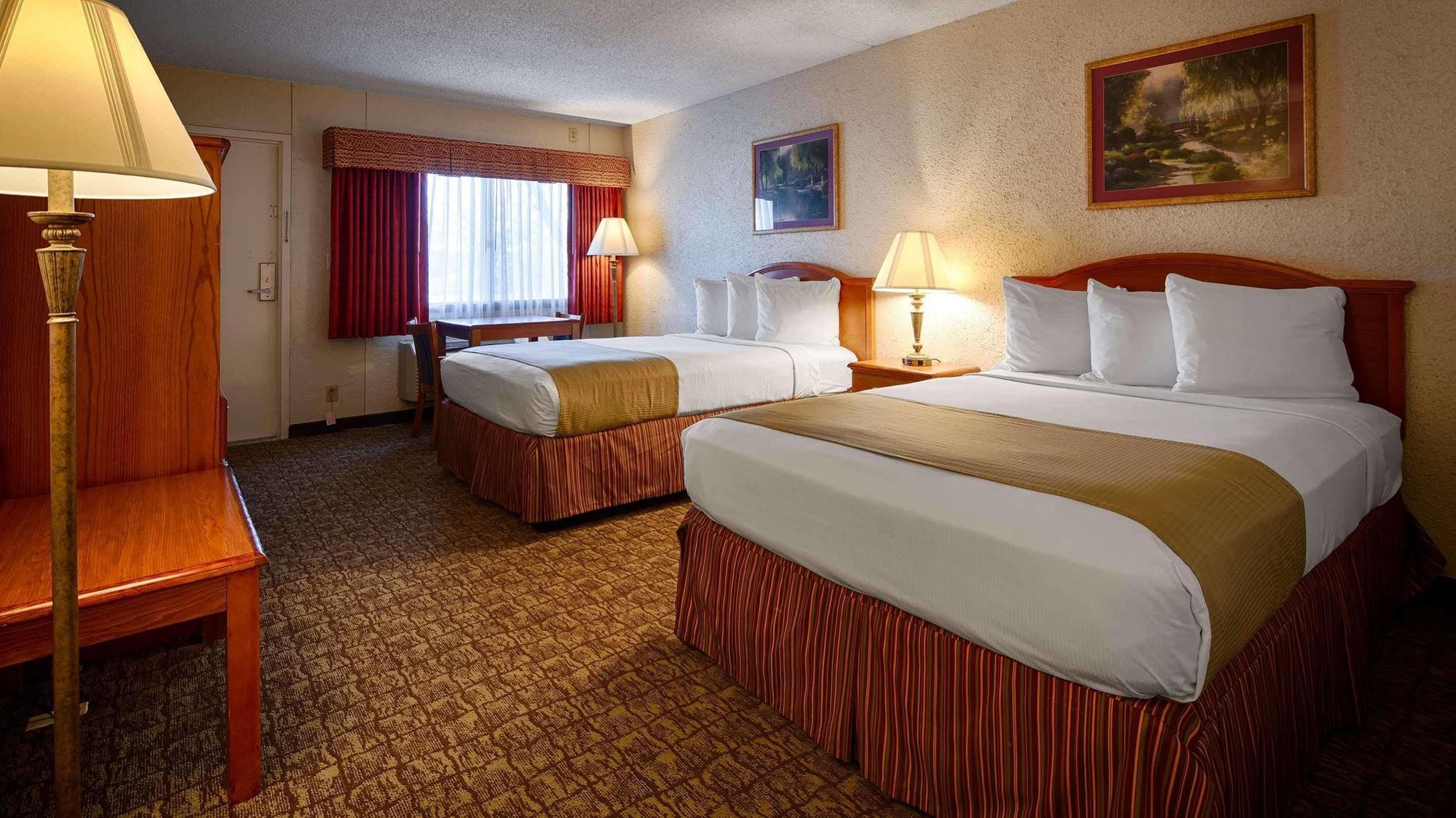 Best Western Crossroads Inn Дефьюниак-Спрингс Экстерьер фото